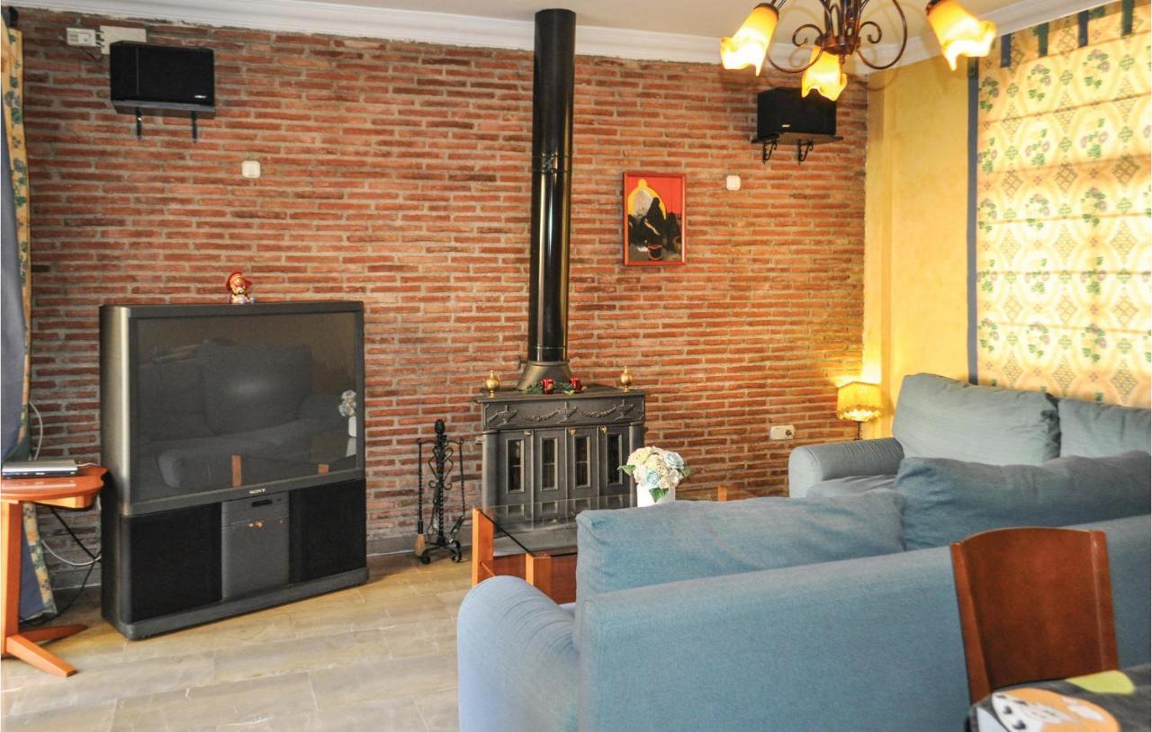 Cozy Home In Olivares With Outdoor Swimming Pool Exteriér fotografie